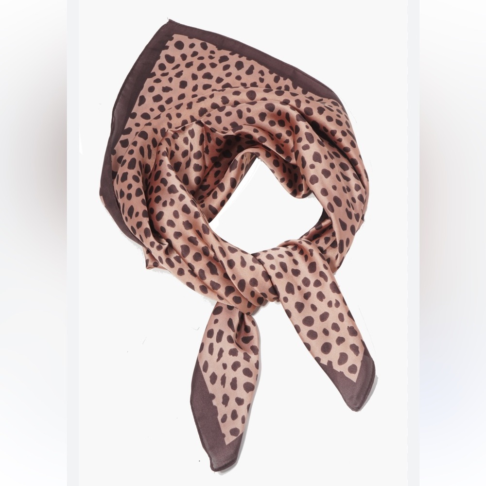 Elegant Leopard Print Scarf